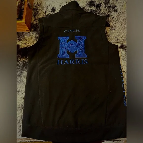 Brand New Men’s Black Cinch Vest Embroidered with Harris Saddlery. - Picture 4 of 6